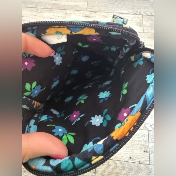 Vera Bradley Floral Crossbody with adjustable strap - Picture 14 of 14
